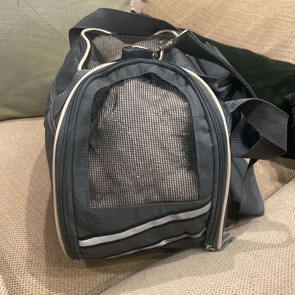 Small pet carrier